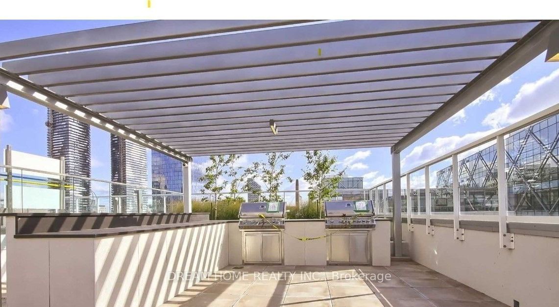 15 Queens Quay E, #515