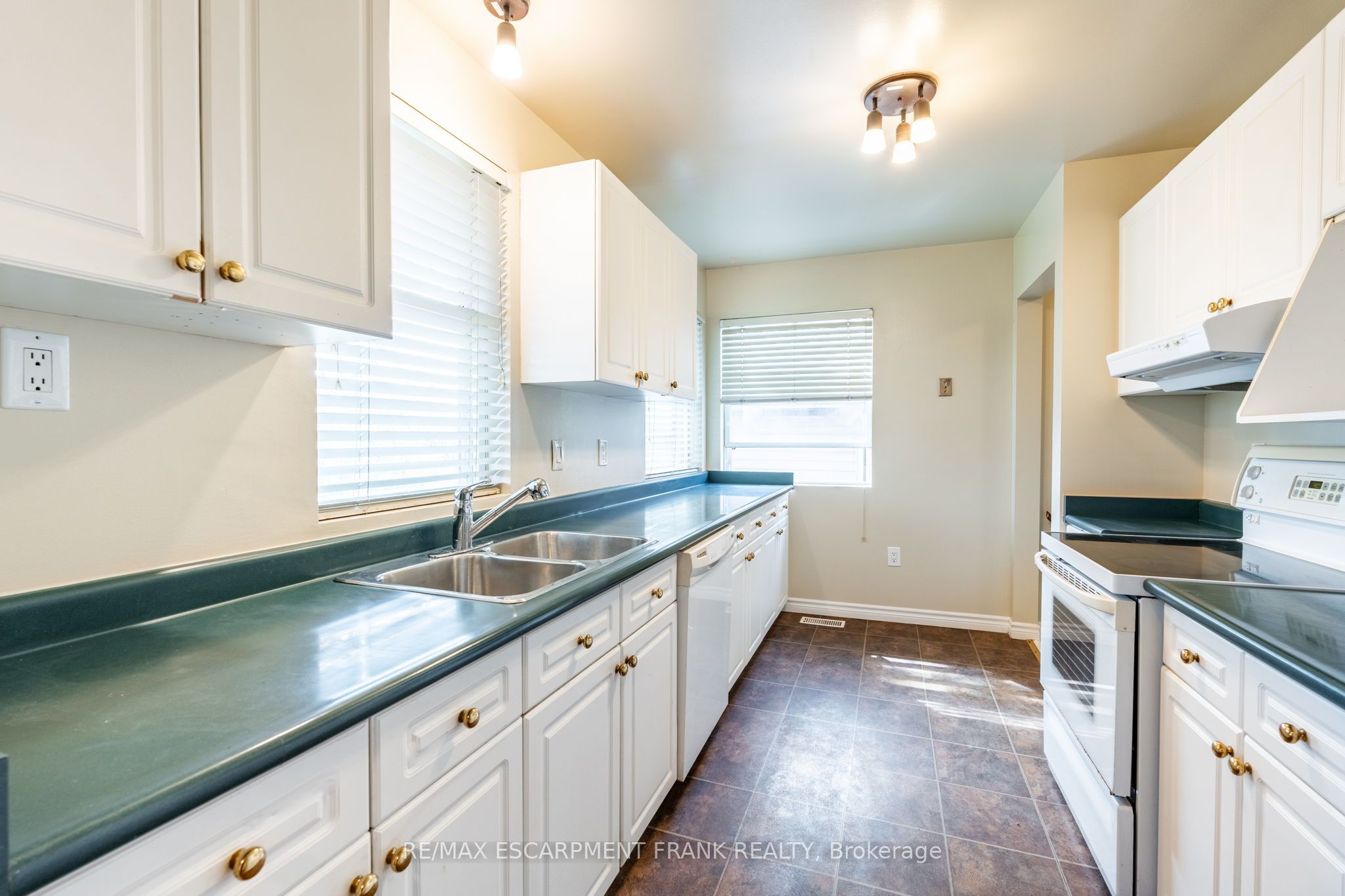 699 RYMAL Road W, Hamilton Gurnett