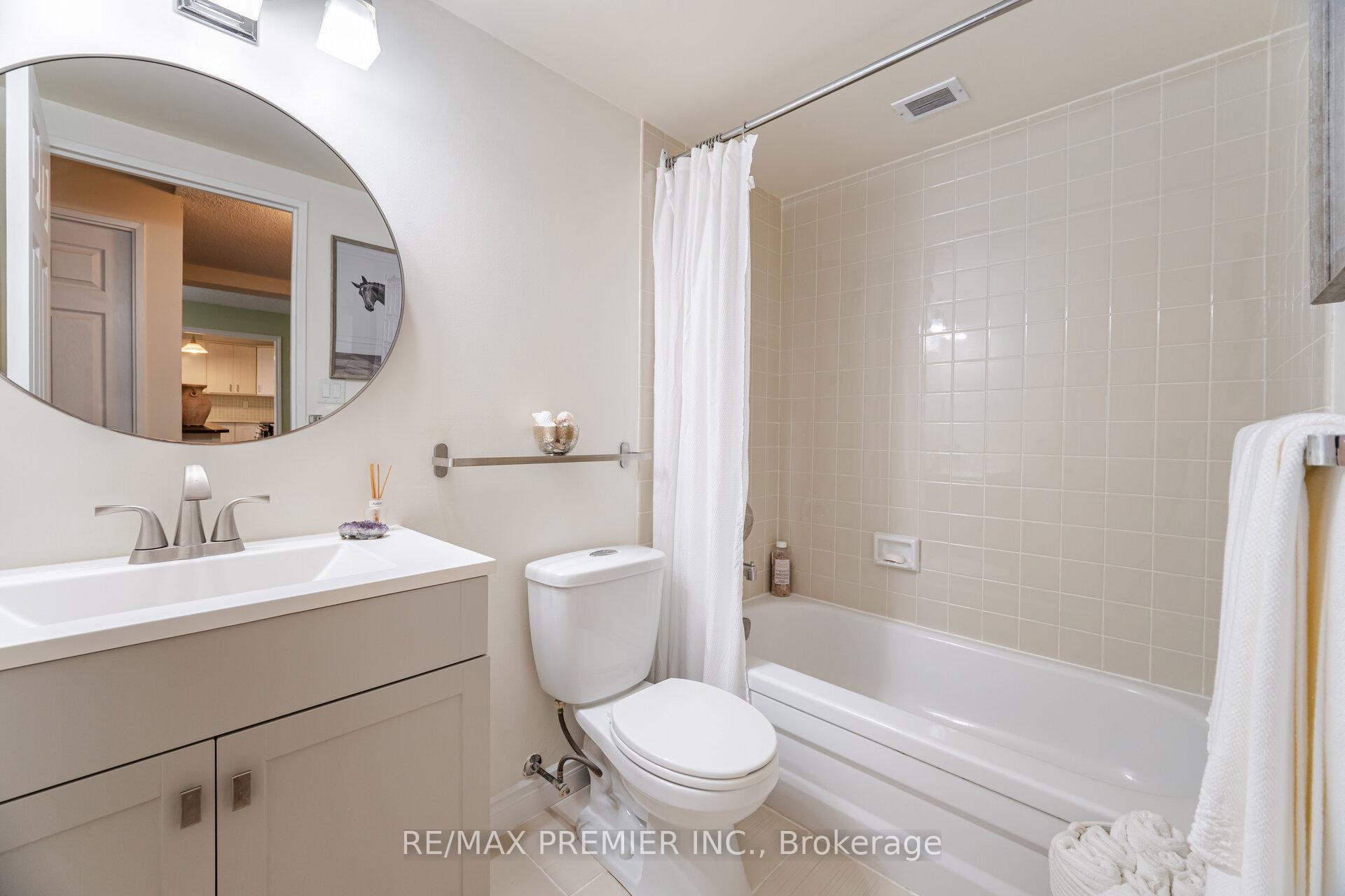 2 Bedrooms Condo at 270 Scarlett, Toronto For sale
