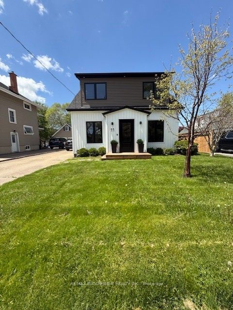 11 NELLES Road, Grimsby, ON L3M 2Z5