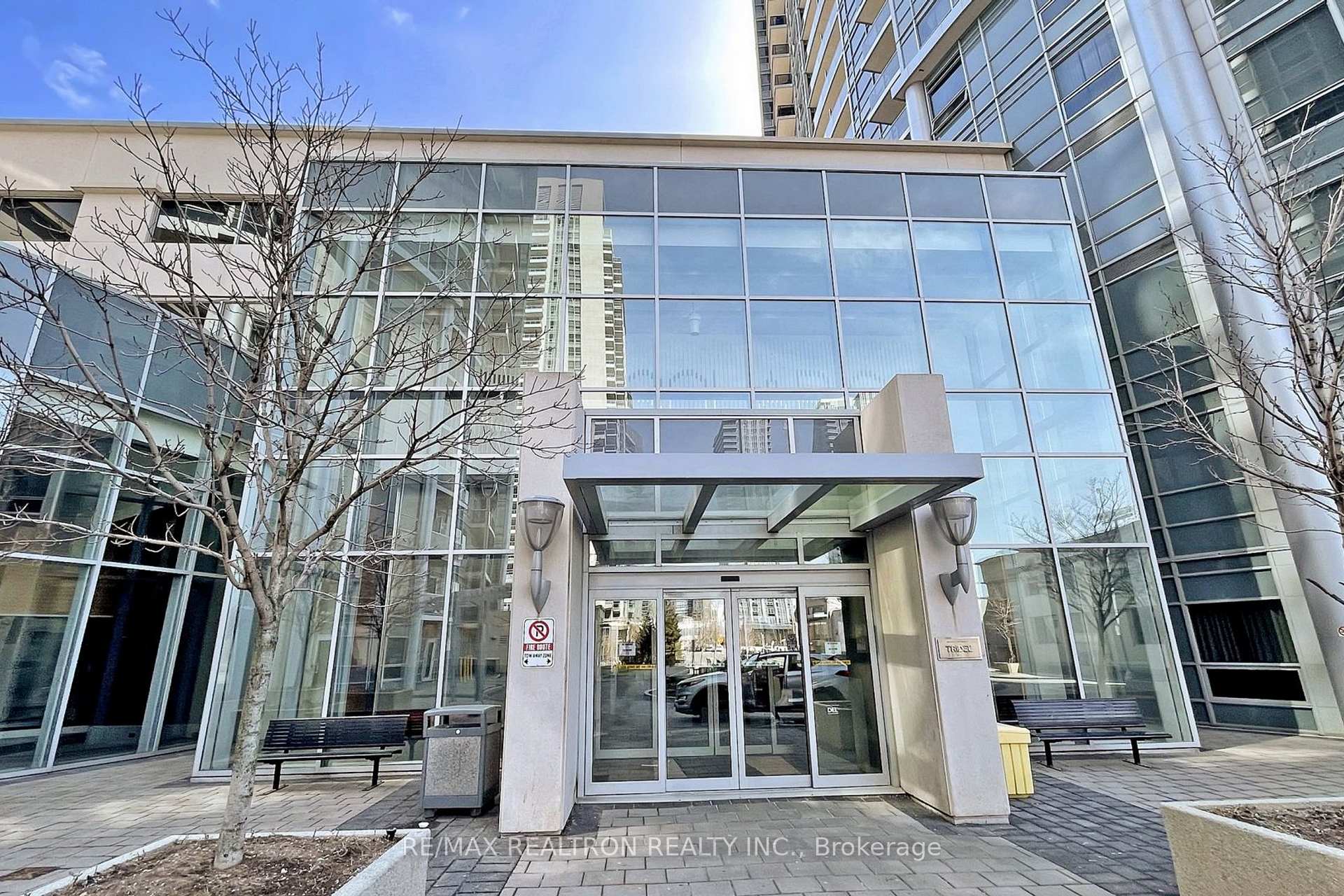 2 Bedrooms Condo at 125 Village Green, Toronto For sale