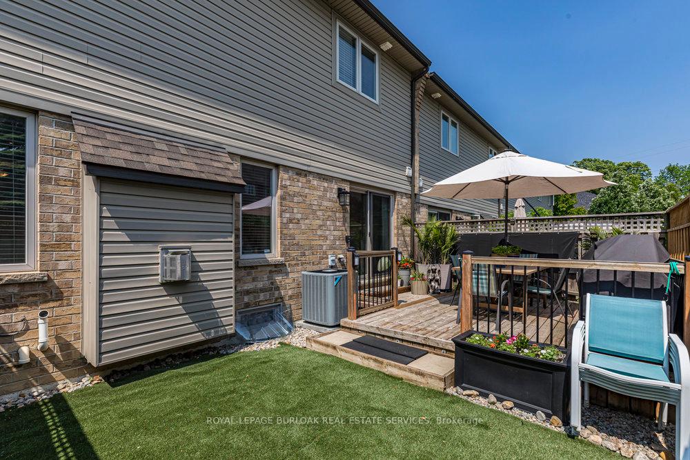 3 Bedrooms Condo at 441 Stonehenge, Hamilton For sale