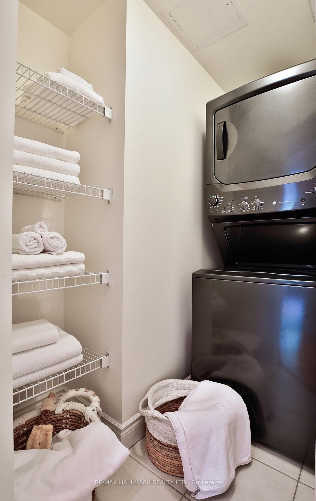 2 Bedrooms Condo at 2511 Bloor, Toronto For sale