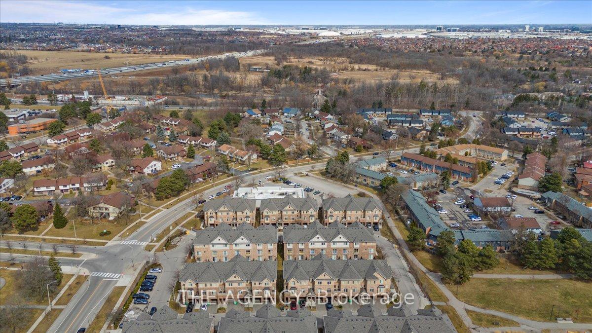 3 Bedrooms Condo at 6625 Falconer, Mississauga For sale