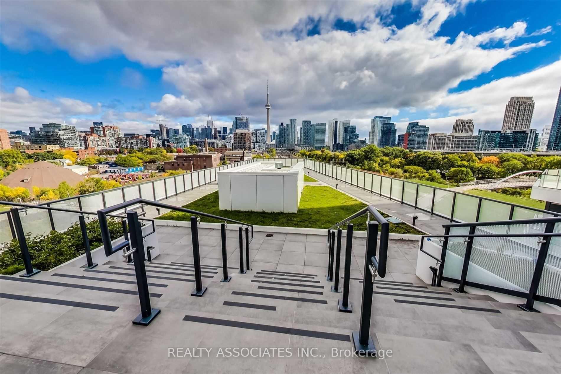 2 Bedrooms Condo at 30 Ordnance, Toronto For sale