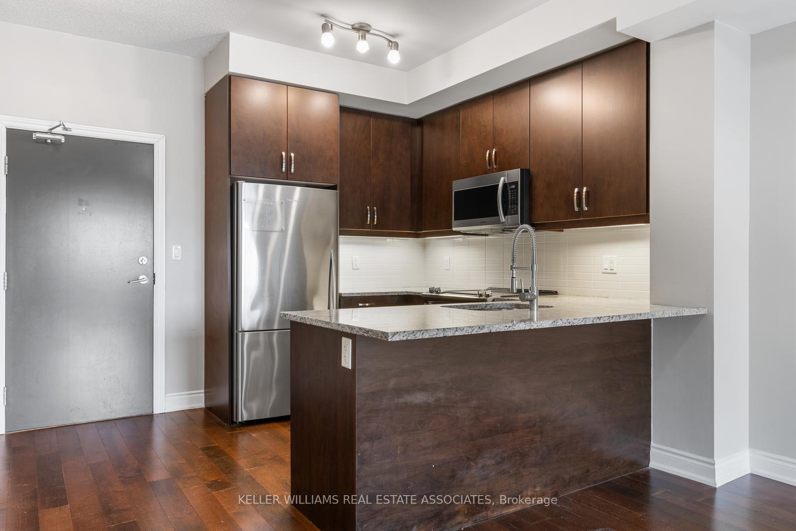 2 Bedrooms Condo at 3170 Erin Mills, Mississauga For sale