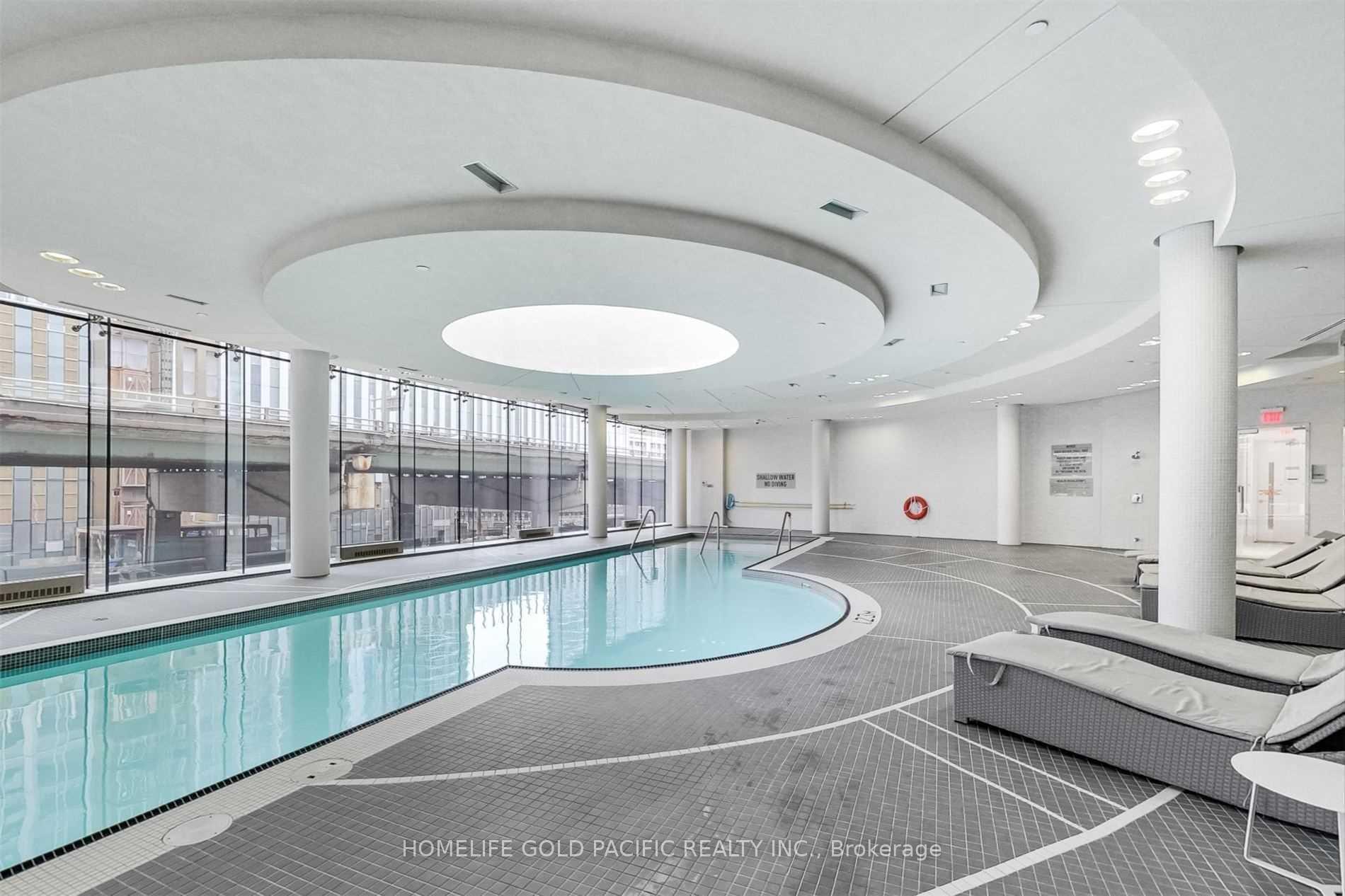3 Bedrooms Condo at 14 York, Toronto For sale
