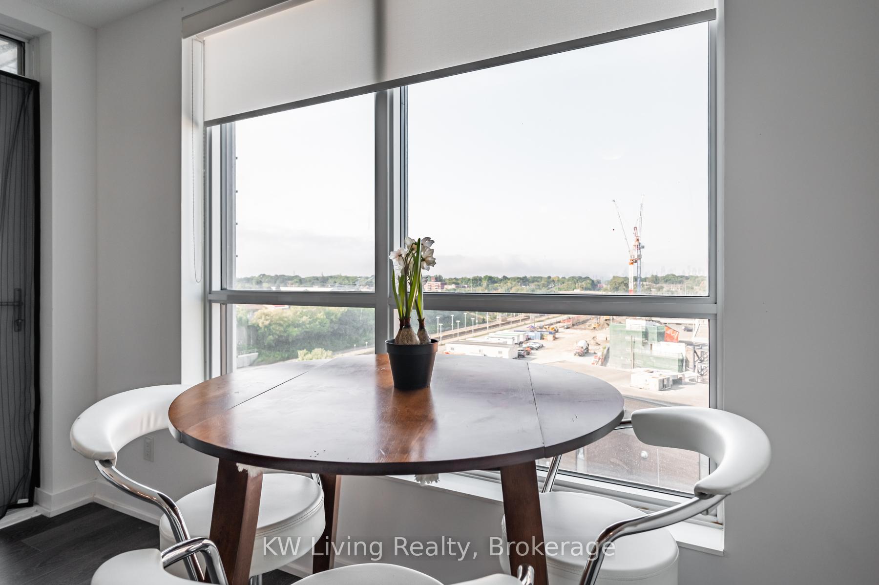 2 Bedrooms Condo at 8 Trent, Toronto For sale