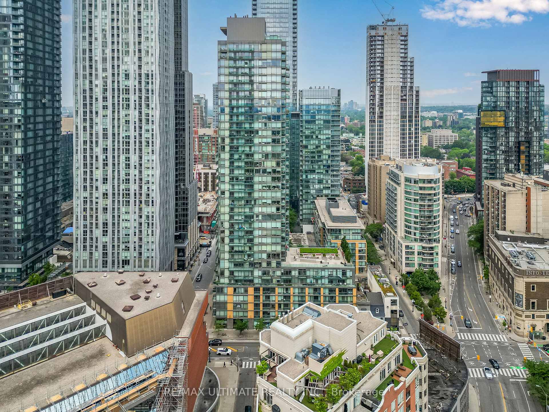 2 Bedrooms Condo at 18 Yorkville, Toronto For sale
