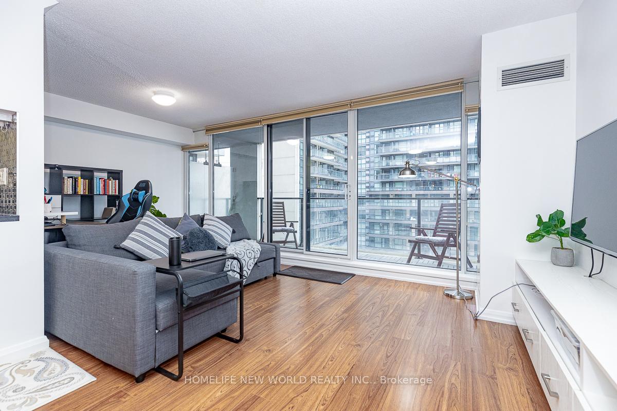 3 Bedrooms Condo at 111 Elizabeth, Toronto For sale