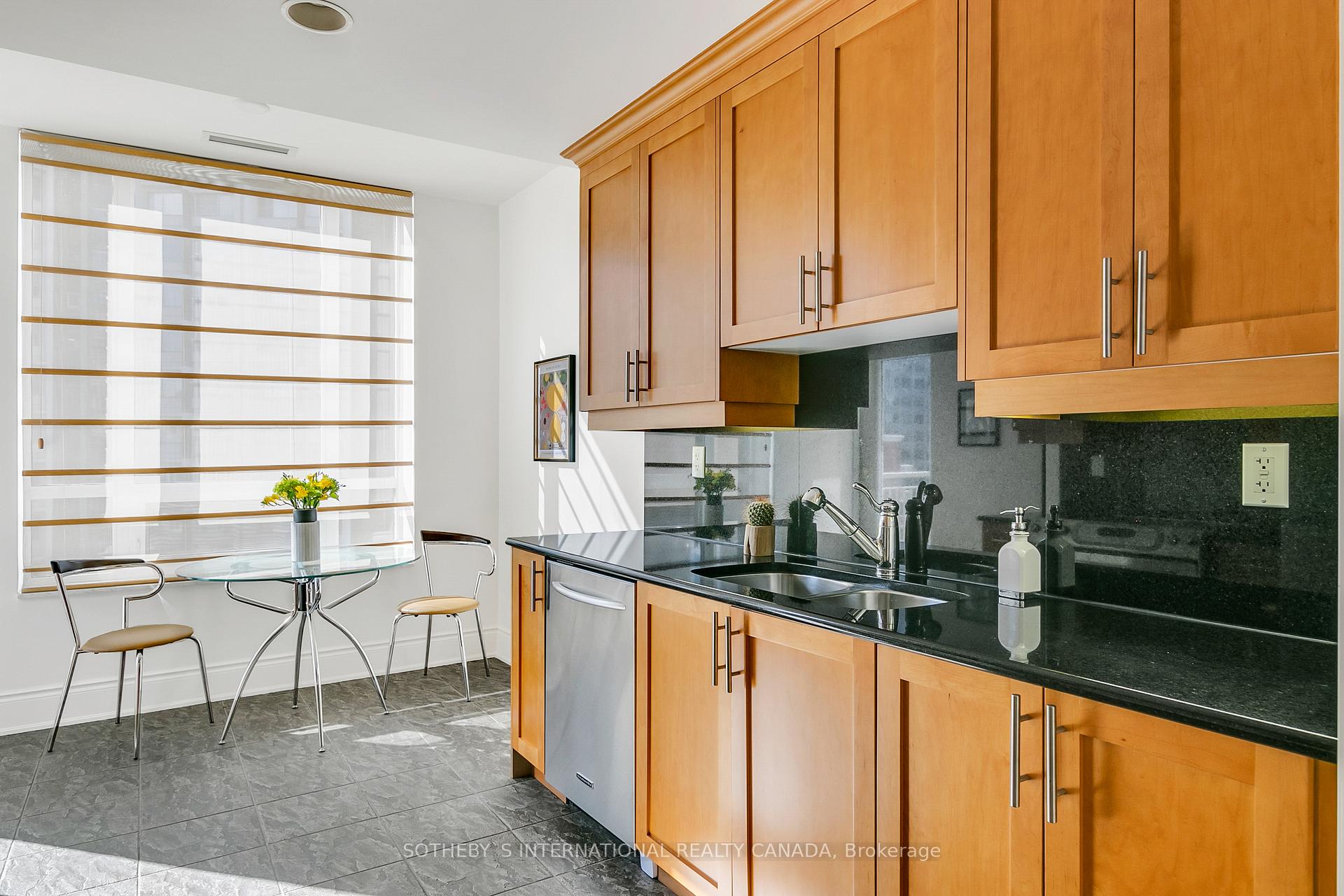 3 Bedrooms Condo at 55 Delisle,  Toronto For sale