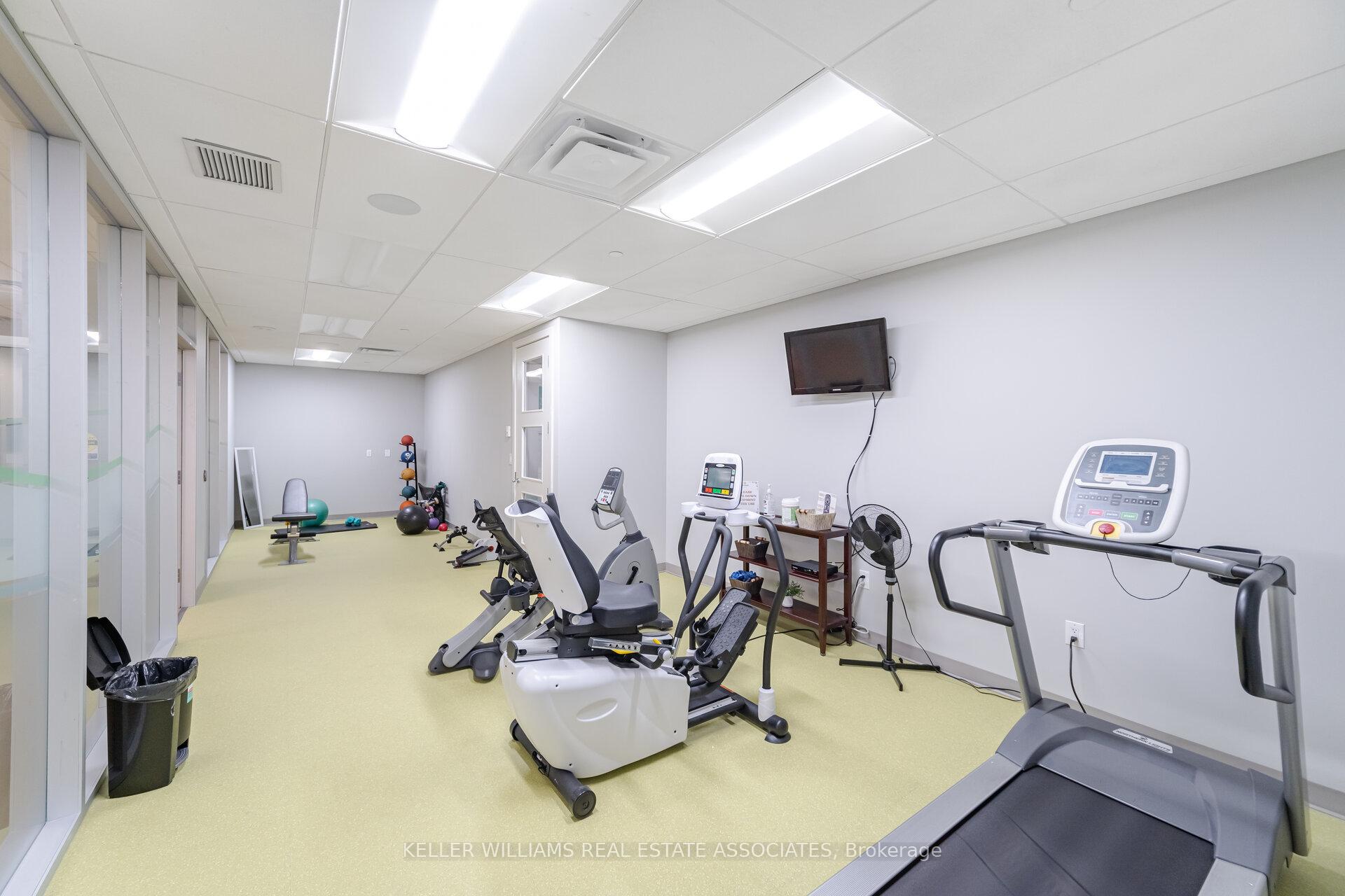 2 Bedrooms Condo at 1665 The Collegeway, Mississauga For sale