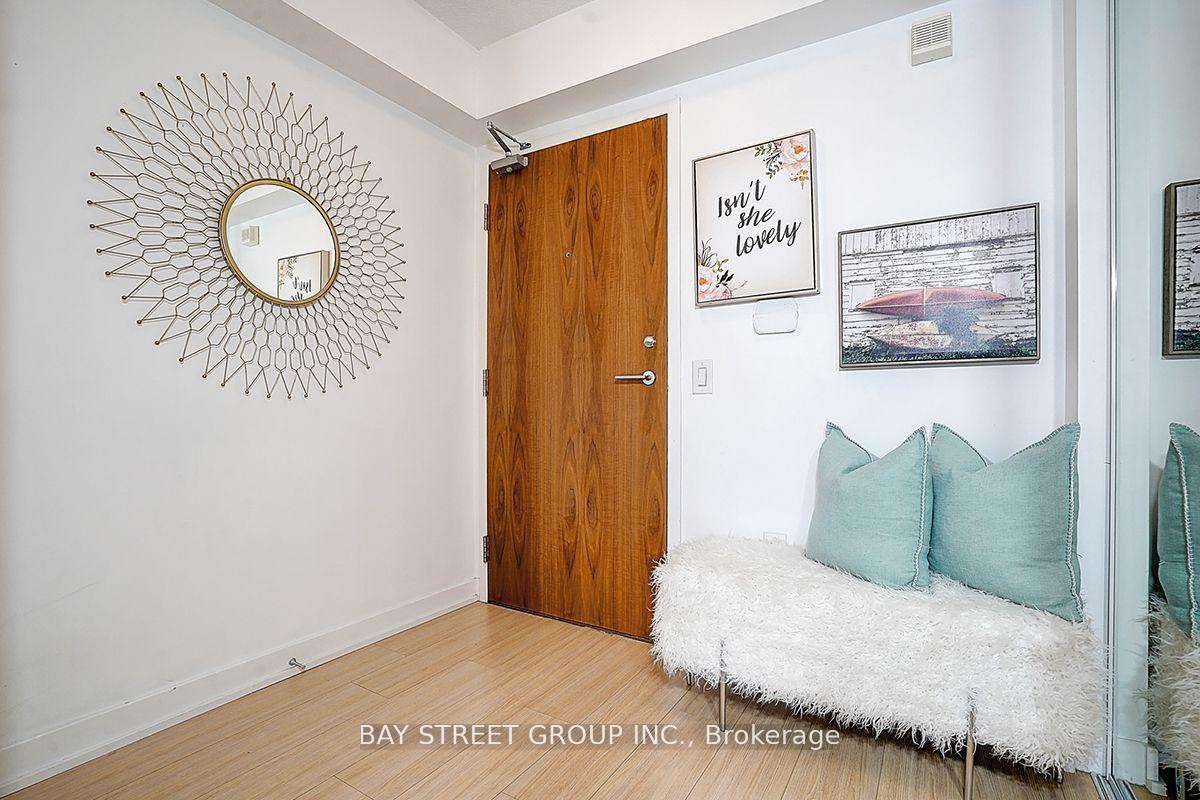 2 Bedrooms Condo at 85 Queens Wharf, Toronto For sale