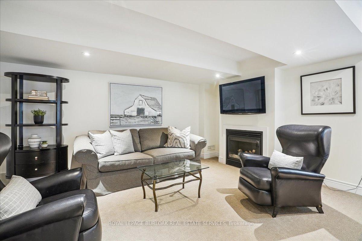 3 Bedrooms Condo at 2086 Ghent, Burlington For sale