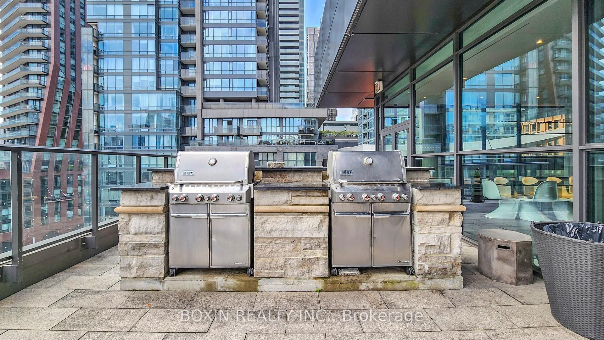 2 Bedrooms Condo at 290 Adelaide,  Toronto For sale