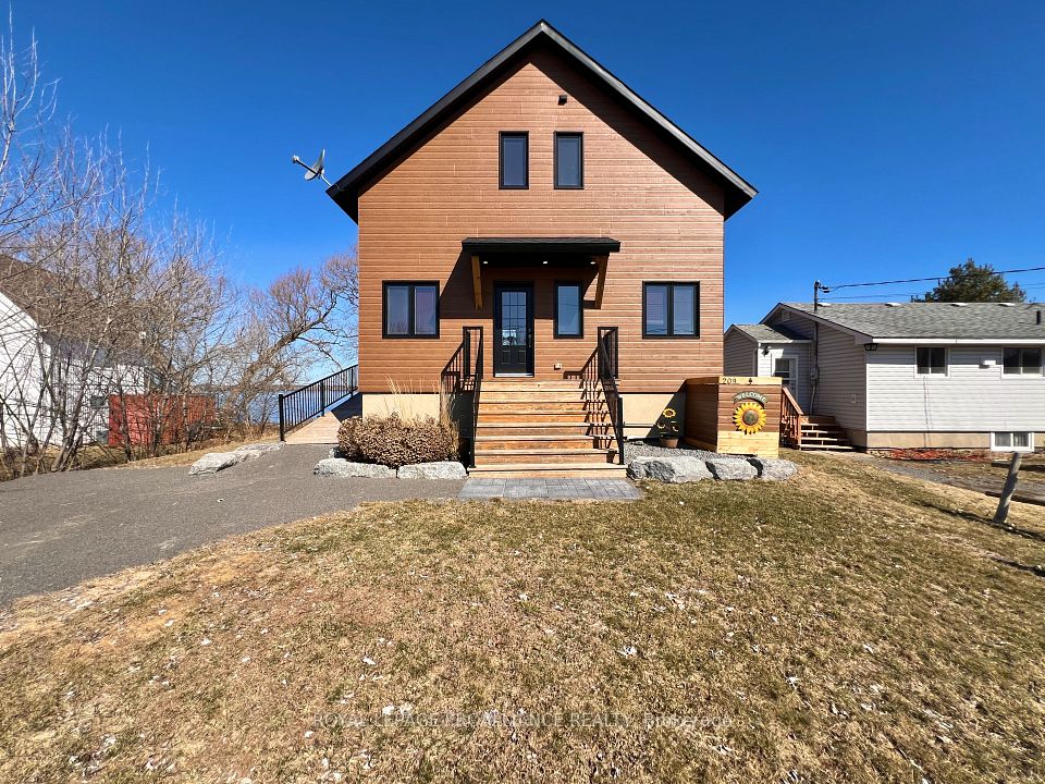 209 Prinyers Cove Crescent, Prince Edward County, ON K0K 2T0