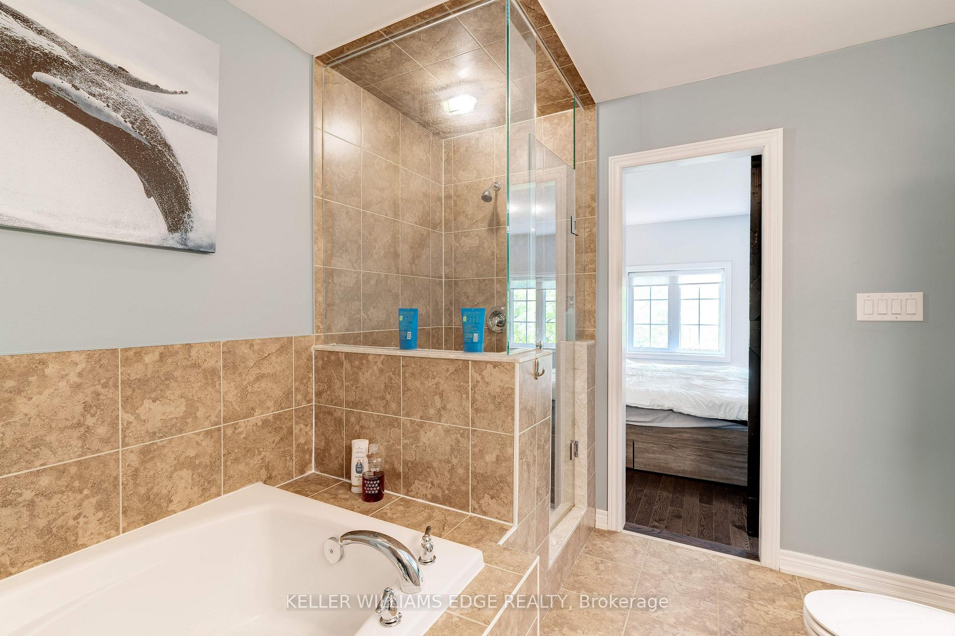 3 Bedrooms Condo at 230 Paisley, Mississauga For sale