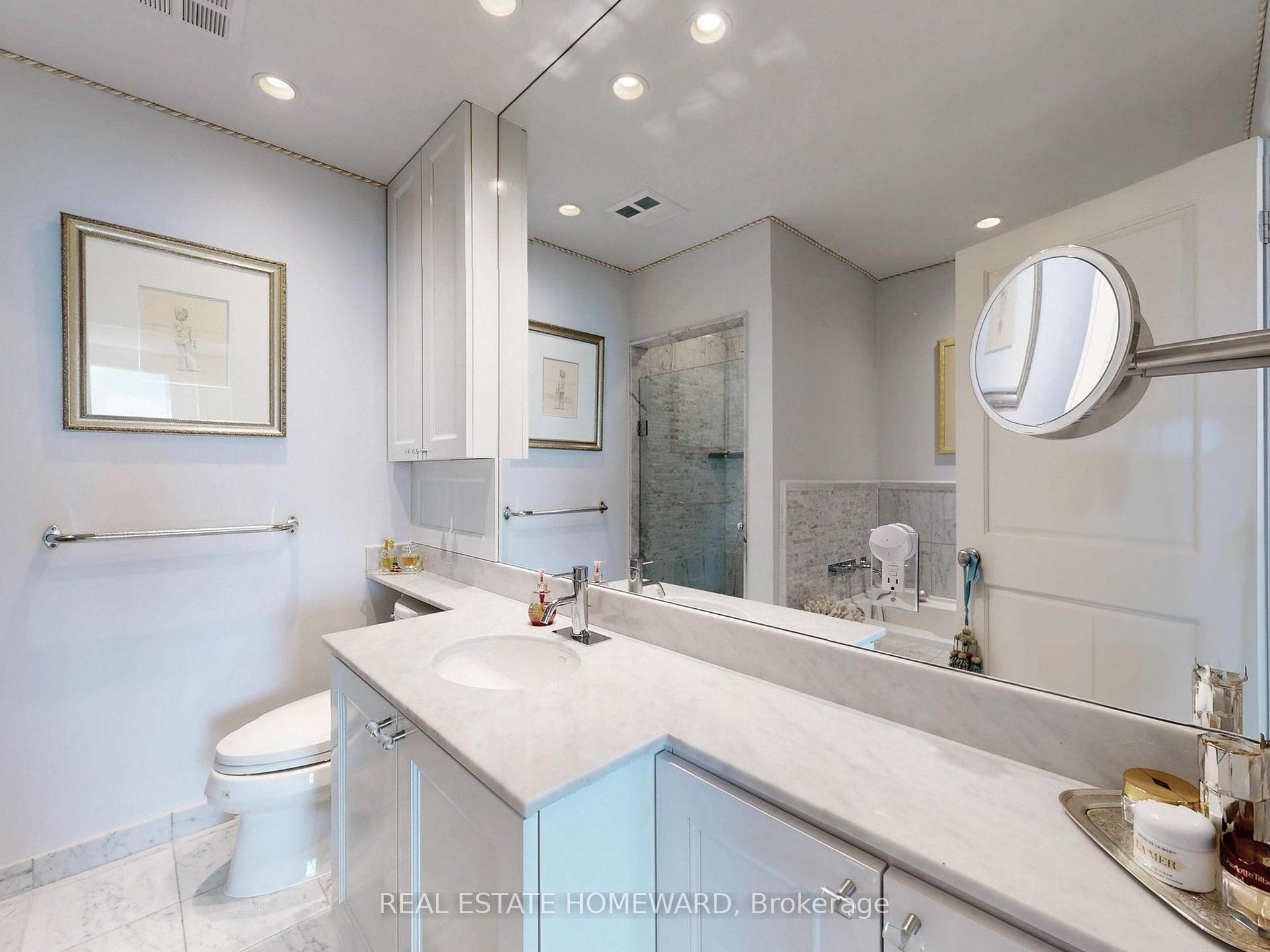 2 Bedrooms Condo at 8 Park, Toronto For sale