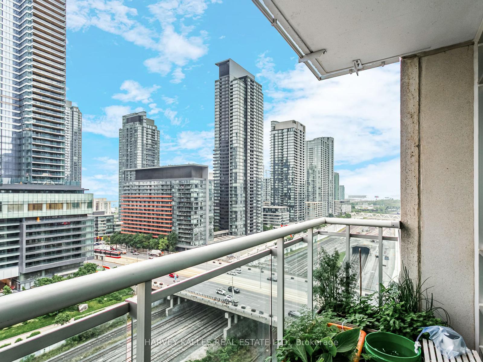 381 Front Street W 1810