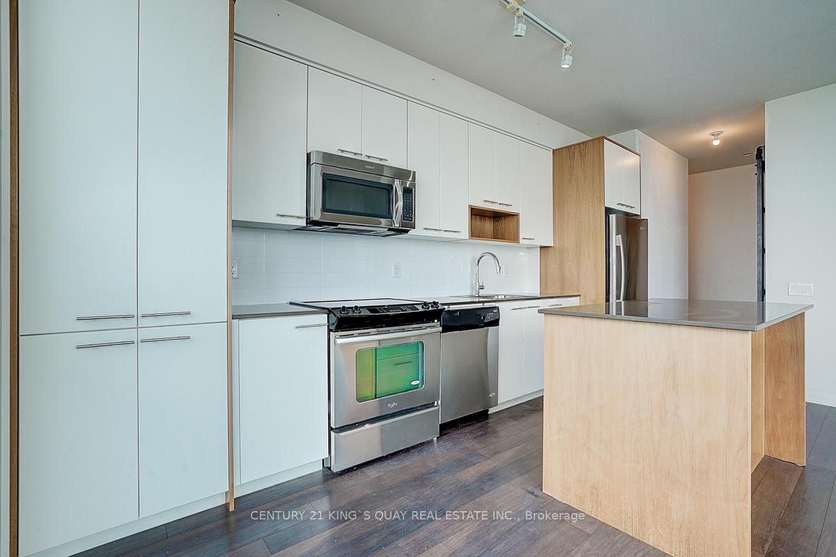 2 Bedrooms Condo at 5 Valhalla Inn, Toronto For sale