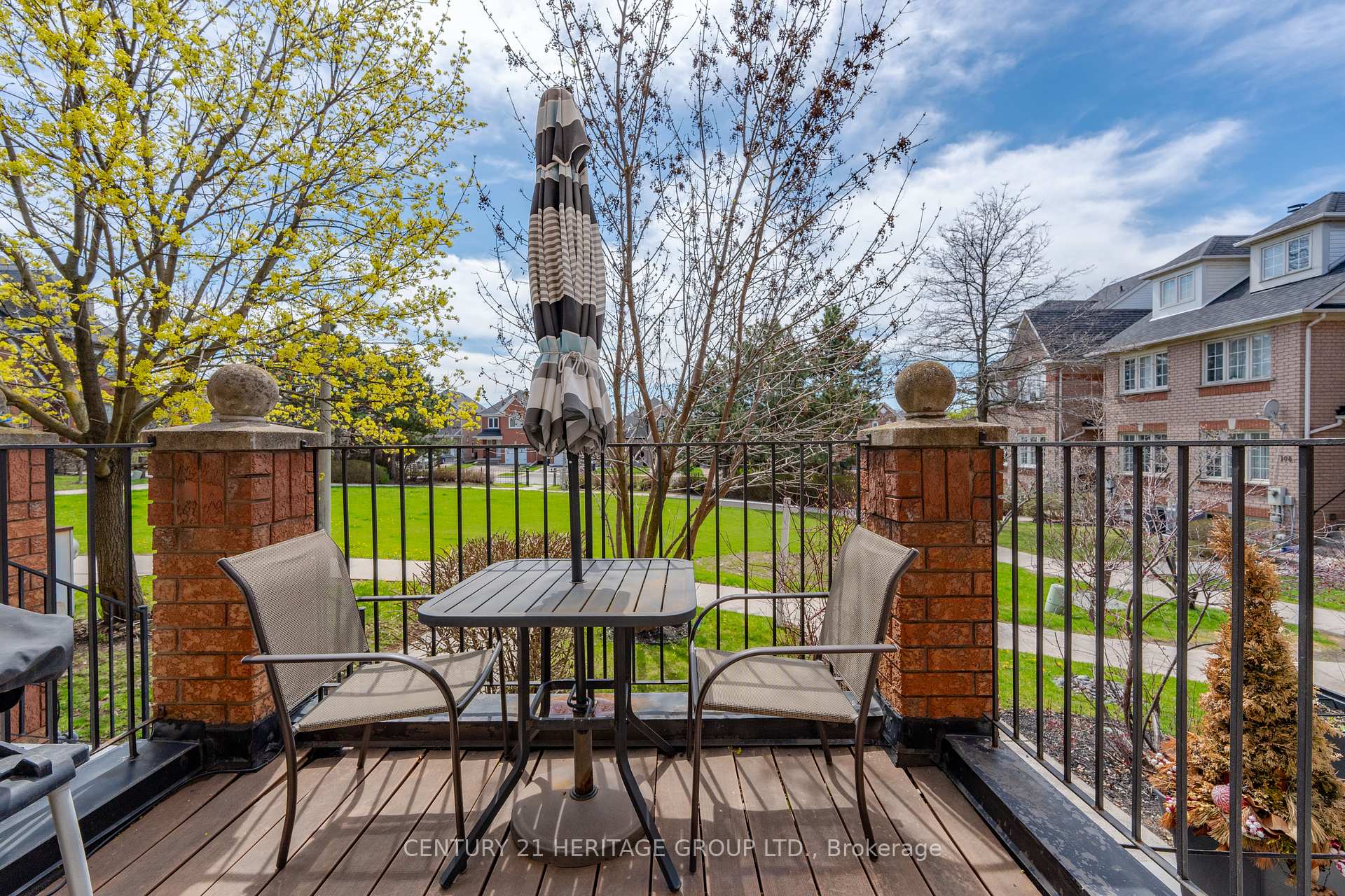 3 Bedrooms Condo at 124 Rory,  Toronto For sale