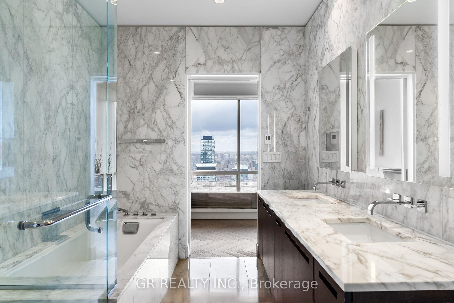 3 Bedrooms Condo at 180 University,  Toronto For sale