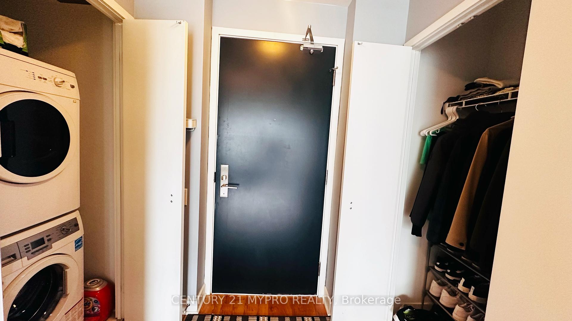 2 Bedrooms Condo at 290 Adelaide,  Toronto For sale