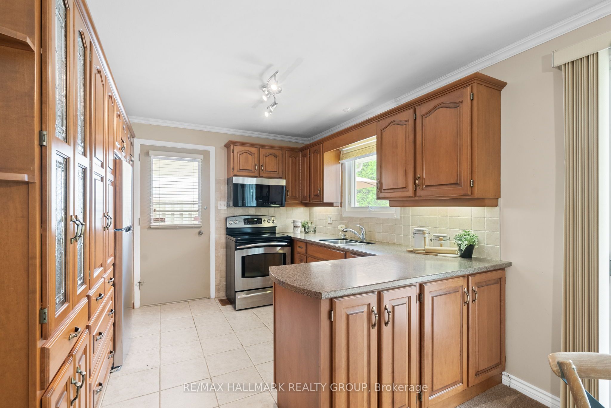 2143 Hubbard Crescent