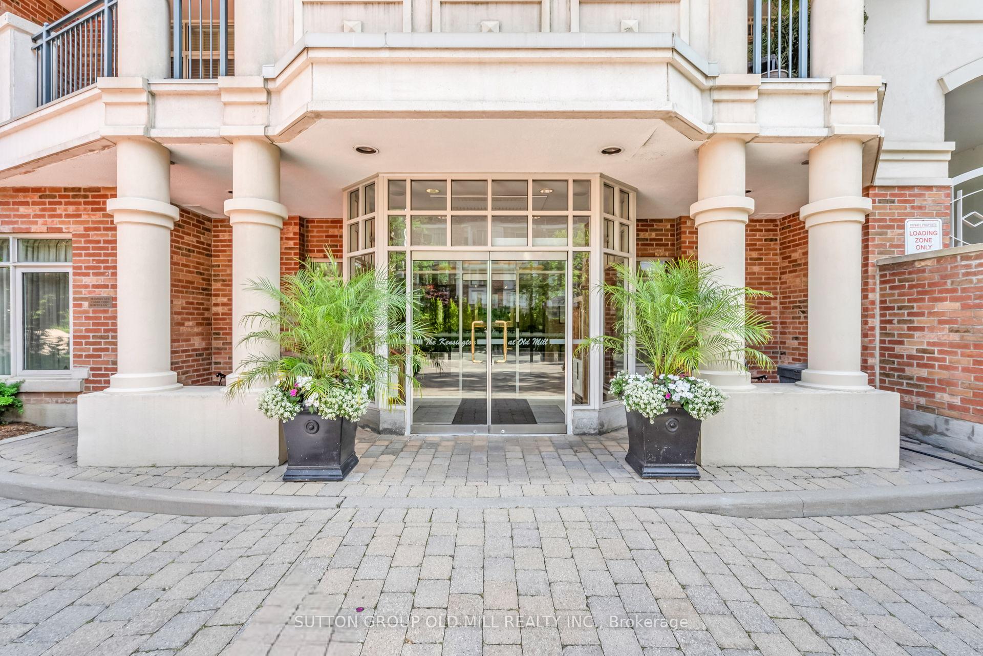 3 Bedrooms Condo at 10 Old Mill, Toronto For sale
