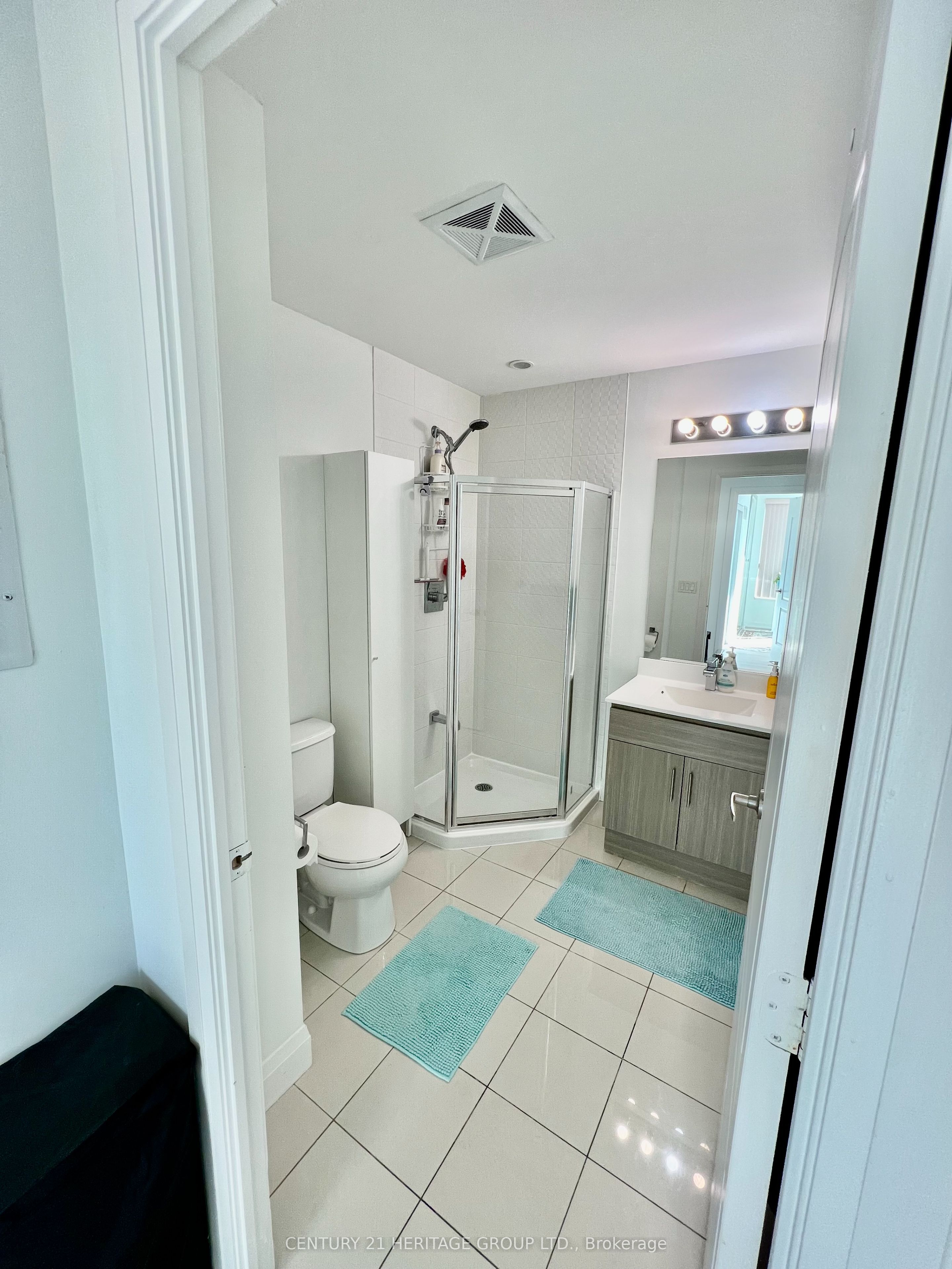 68 Canterbury Place, #1802