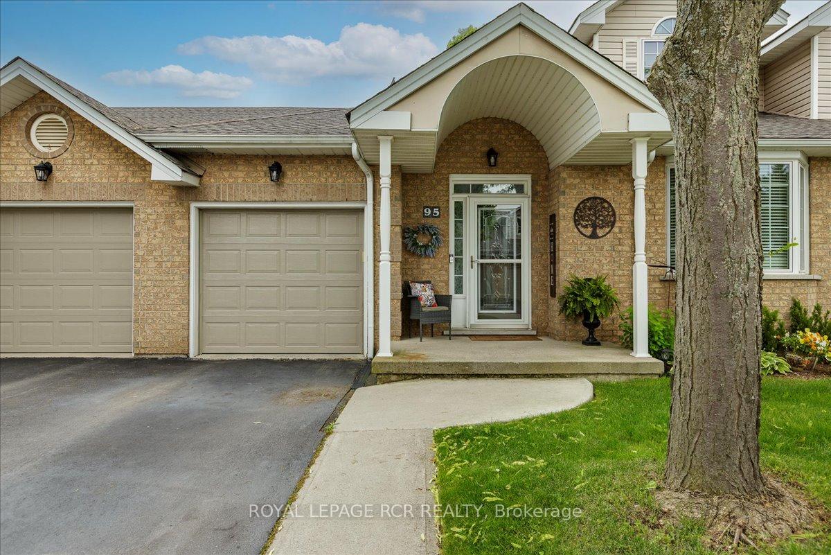 3 Bedrooms Condo at 95 Twentyplace, Hamilton For sale