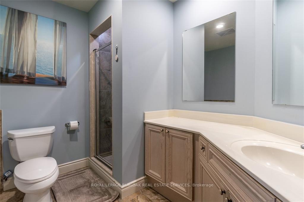 2 Bedrooms Condo at 1477 Lakeshore,  Burlington For sale