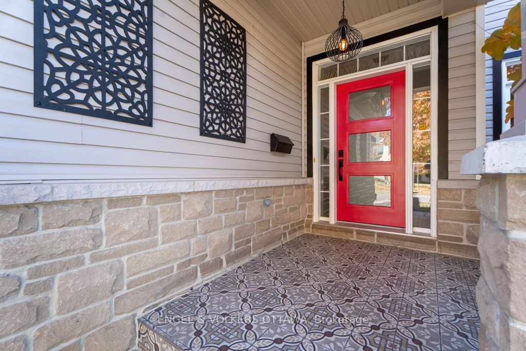341 SHADEHILL Crescent, Barrhaven, ON K2J 0L6