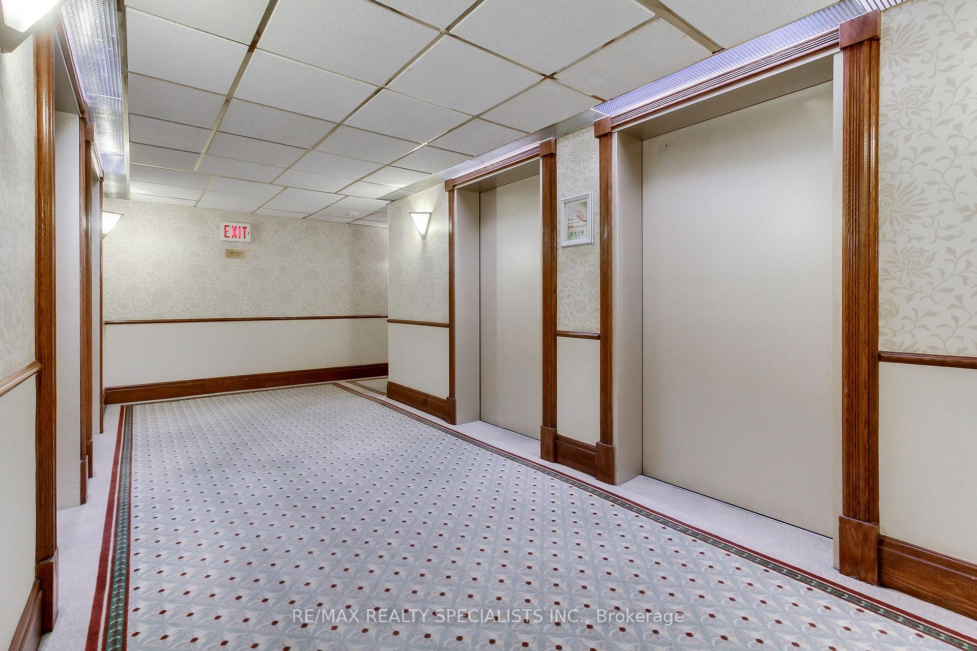 3 Bedrooms Condo at 168 Bonis, Toronto For sale