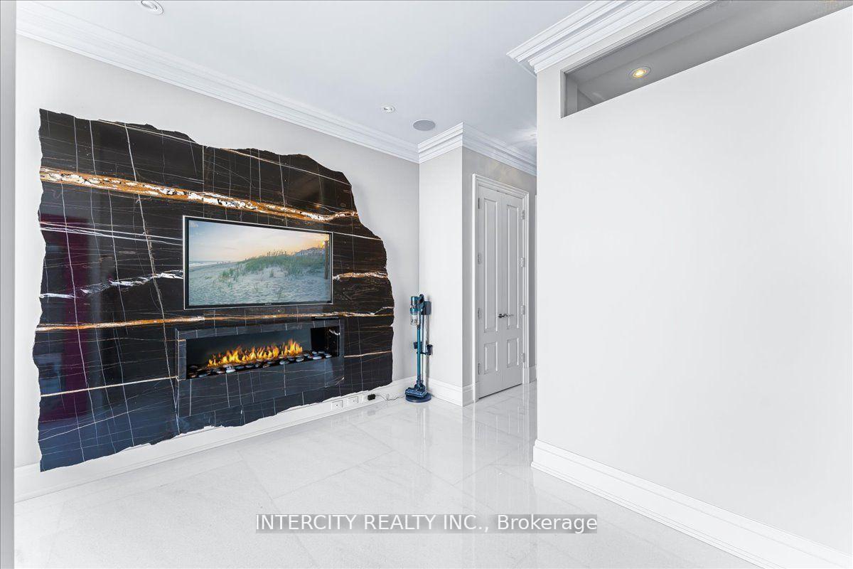 3 Bedrooms Condo at 50 Yorkville, Toronto For sale