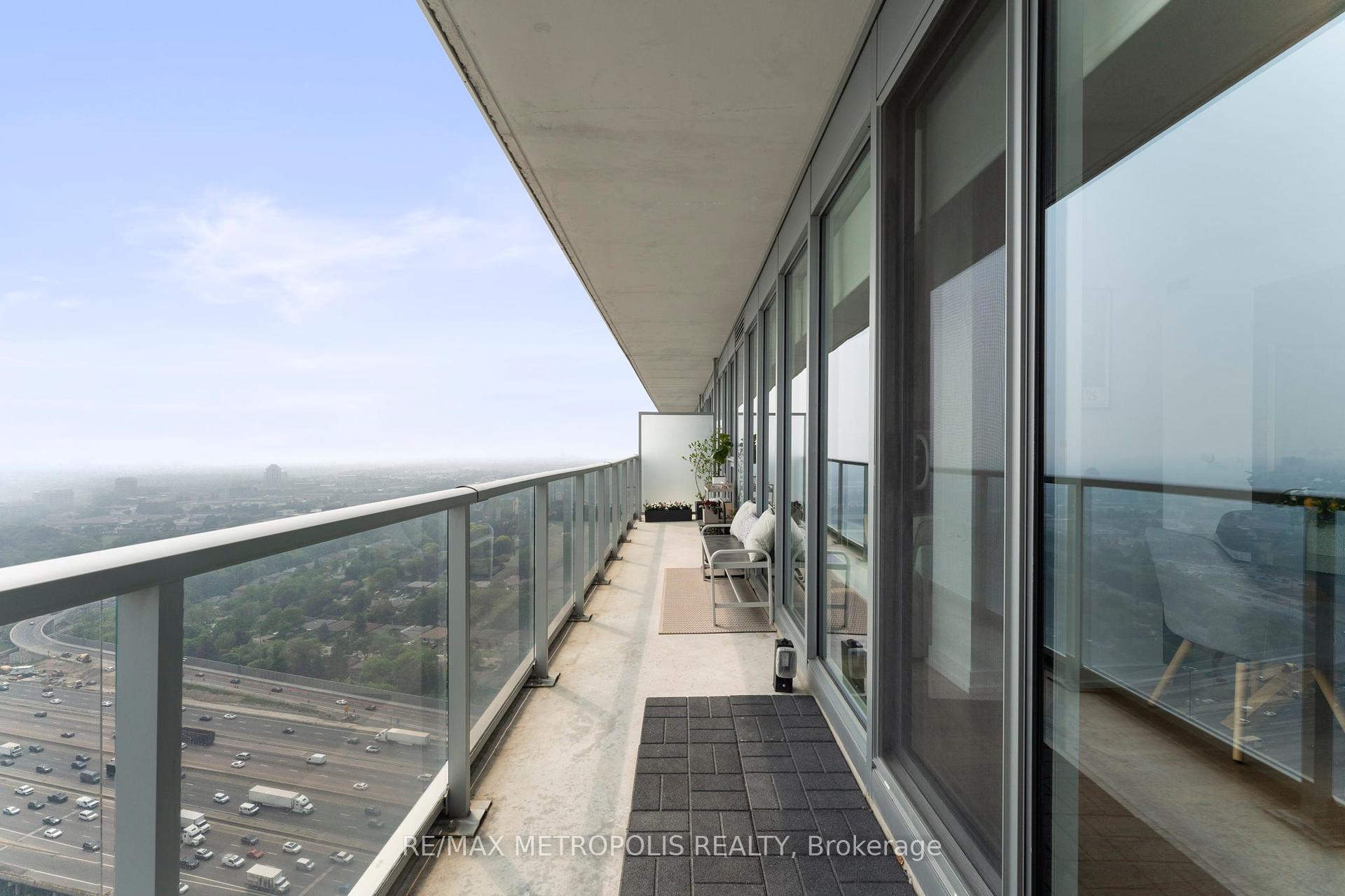 2 Bedrooms Condo at 117 McMahon, Toronto For sale