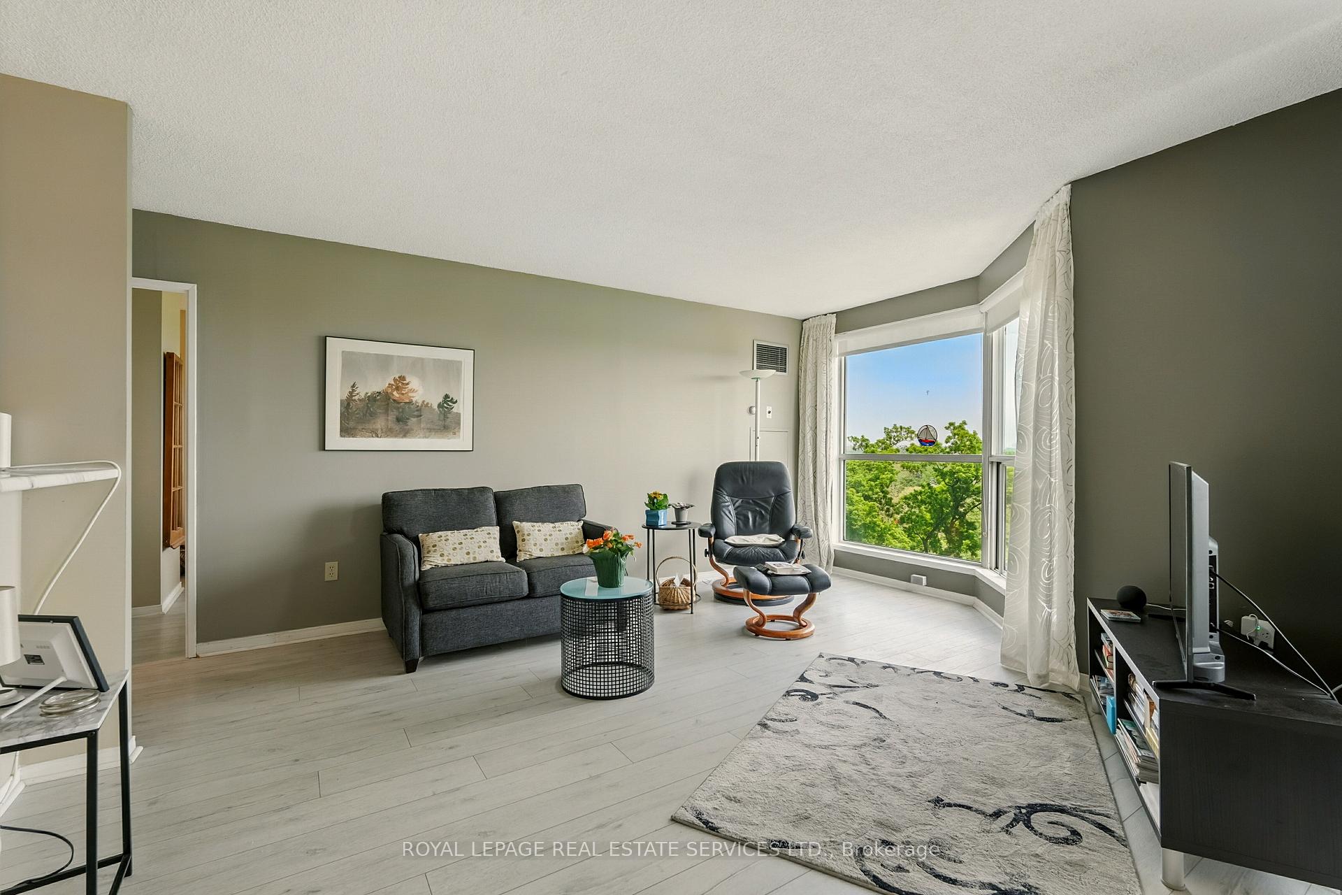 1 Bedroom Condo at 2155 Burnhamthorpe, Mississauga For sale