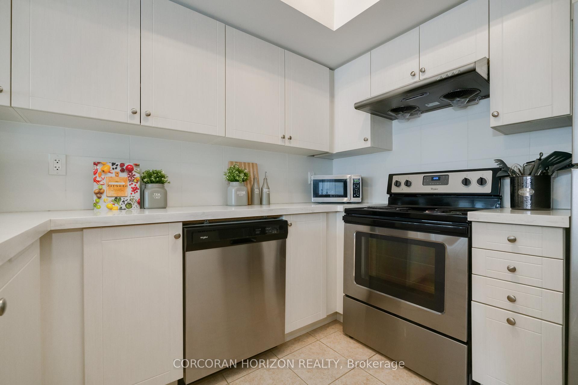 3 Bedrooms Condo at 11 Eaton Park, Toronto For sale
