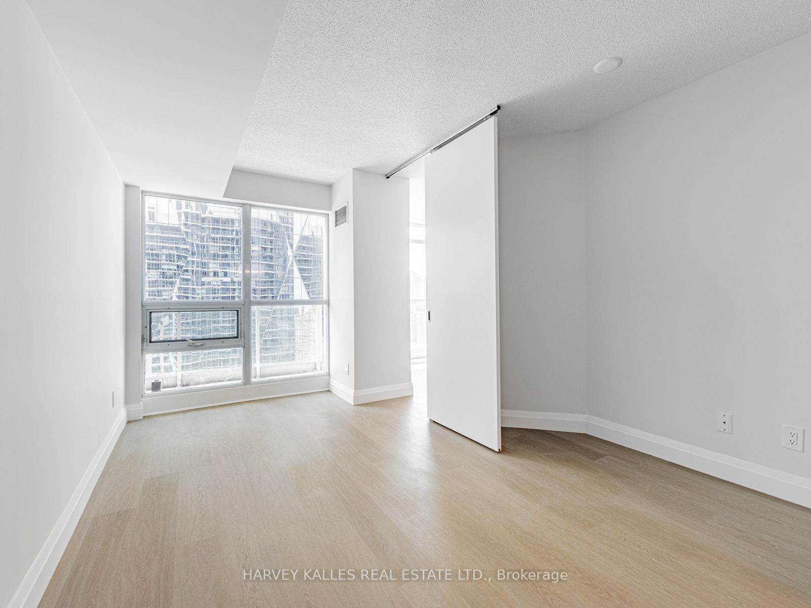 18 Yonge Street, #3013