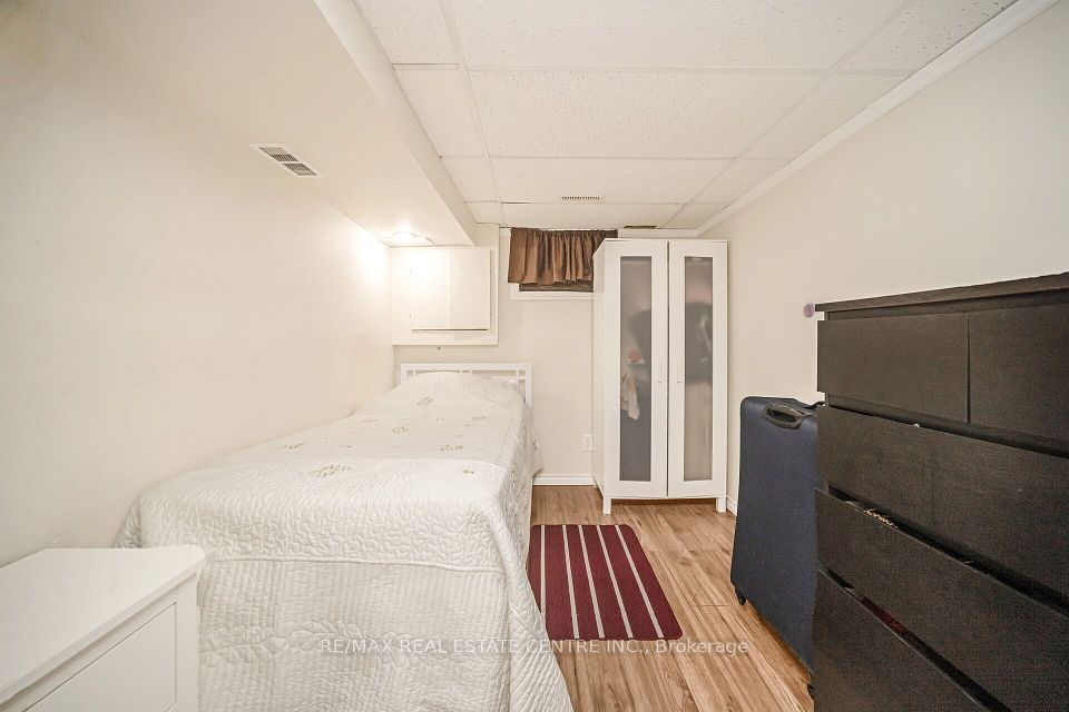 https://trreb-image.ampre.ca/rXh4c0vbjZnT9cyJG4BTxbLkKecdN4eAbUNyyhK-xb4/rs:fit:960:960/wm:.5:so:0:50:.4/wmsh:10/wmt:PHNwYW4gZm9yZWdyb3VuZD0nd2hpdGUnIGZvbnQ9JzY4Jz5SRS9NQVggUkVBTCBFU1RBVEUgQ0VOVFJFIElOQy4sIEJyb2tlcmFnZTwvc3Bhbj4/cb:20250428152918/L3RycmViL2xpc3RpbmdzLzQxLzA1LzA1LzIyL3AvMTg2NjRjNzEtZjZhNC00ZWZhLTgzZTctOTI3YjFmNmQ3ZDMwLmpwZw.jpg