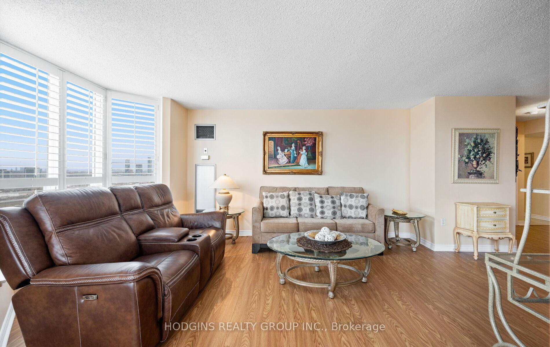 1 Bedroom Condo at 21 Overlea, Toronto For sale