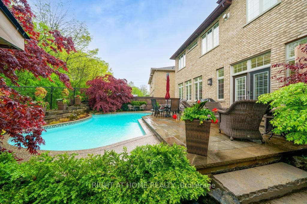 248 Cloverleaf Drive