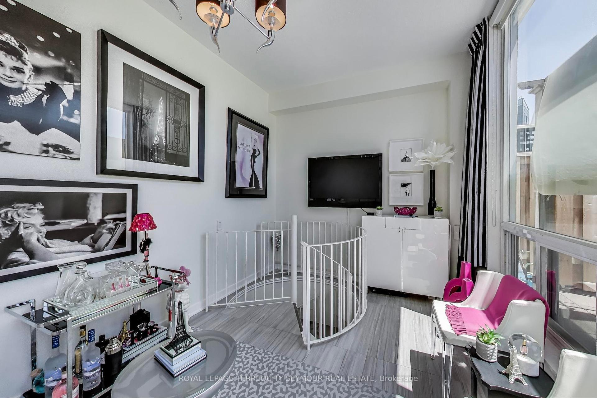 3 Bedrooms Condo at 77 Lombard, Toronto For sale