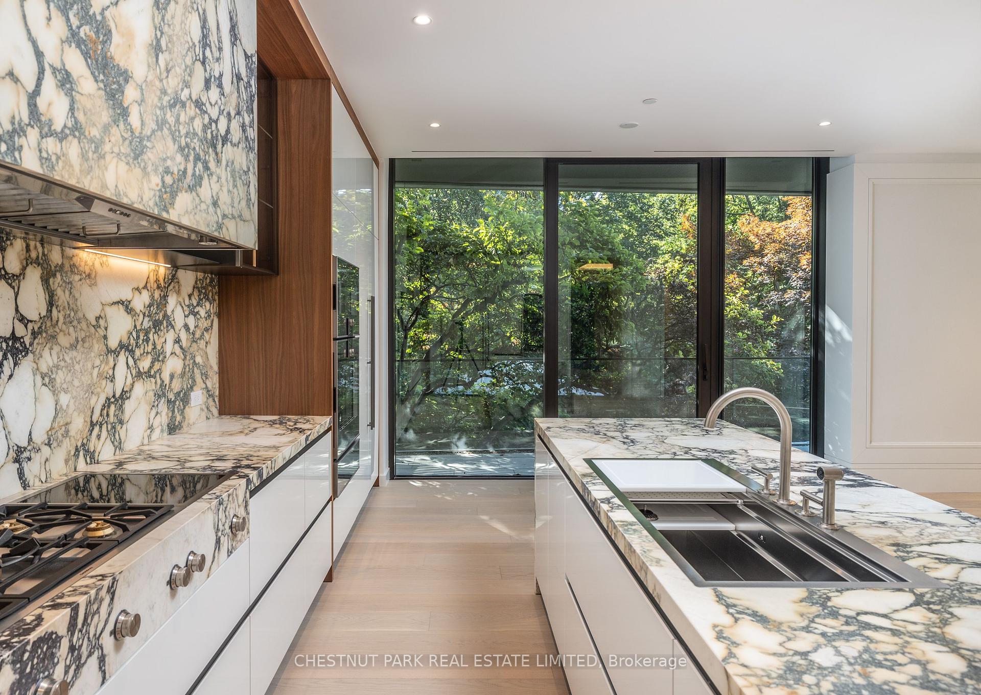 2 Bedrooms Condo at 7 Dale, Toronto For sale