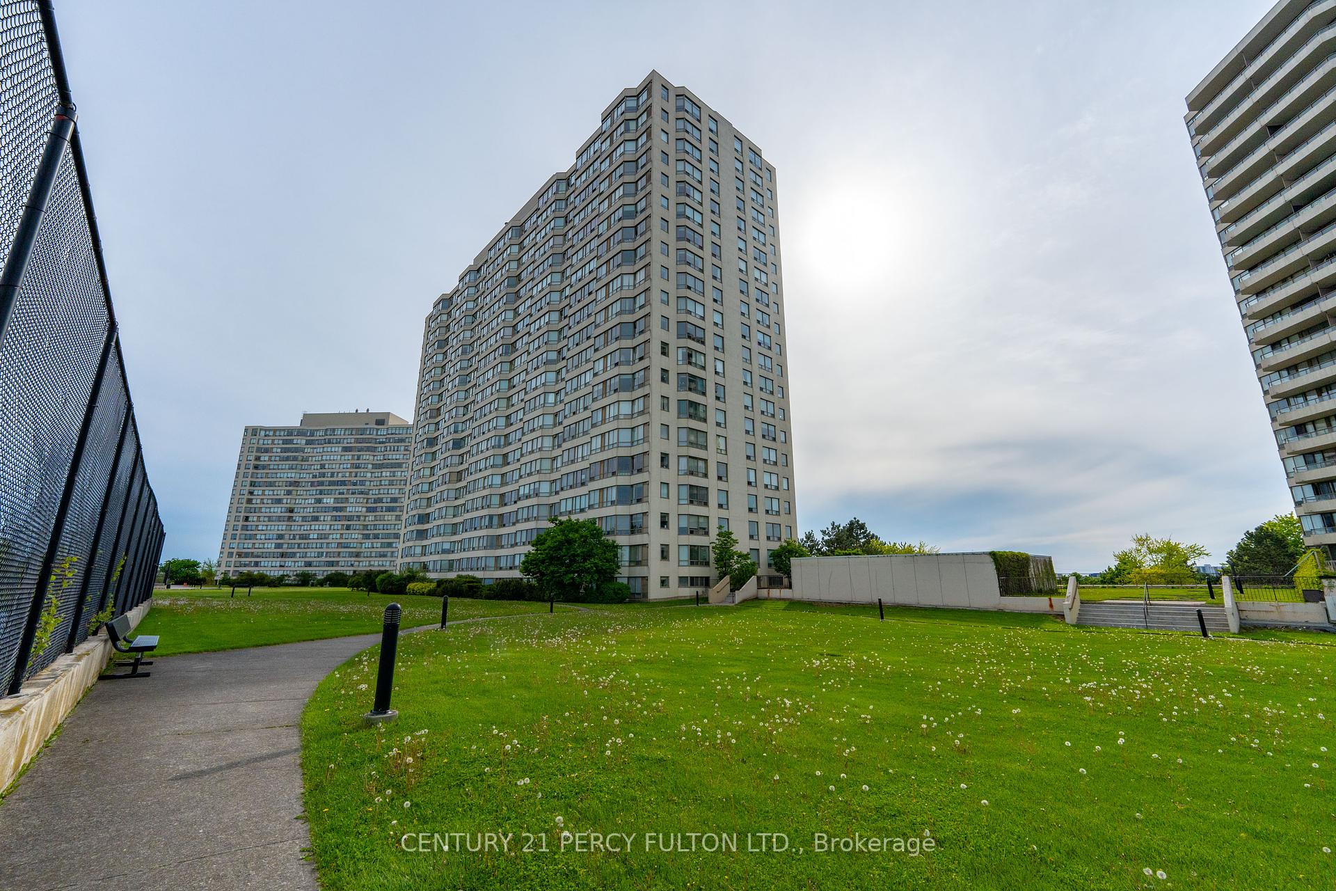 2 Bedrooms Condo at 3 Greystone Walk, Toronto For sale