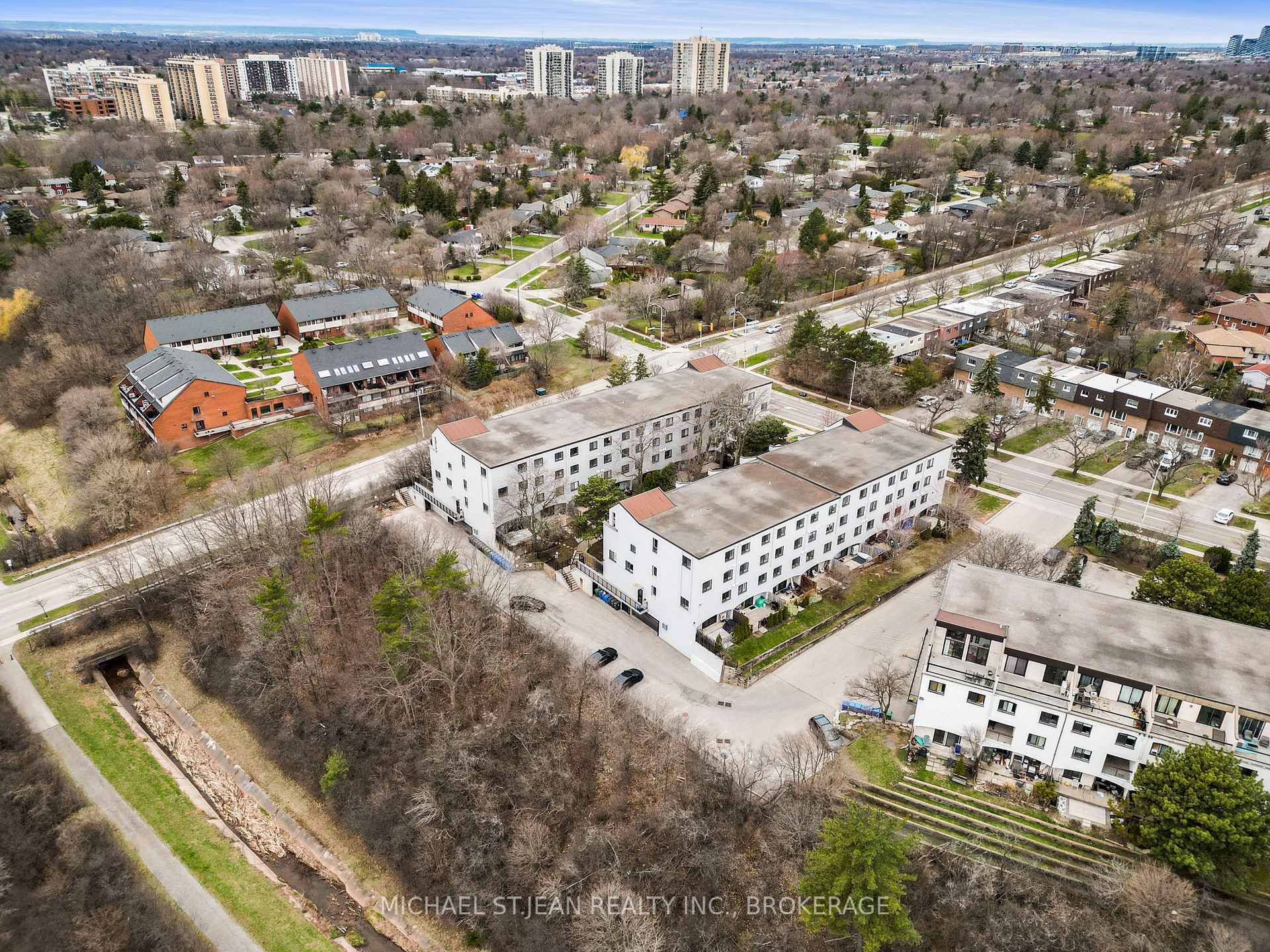4 Bedrooms Condo at 1016 Falgarwood,  Oakville For sale