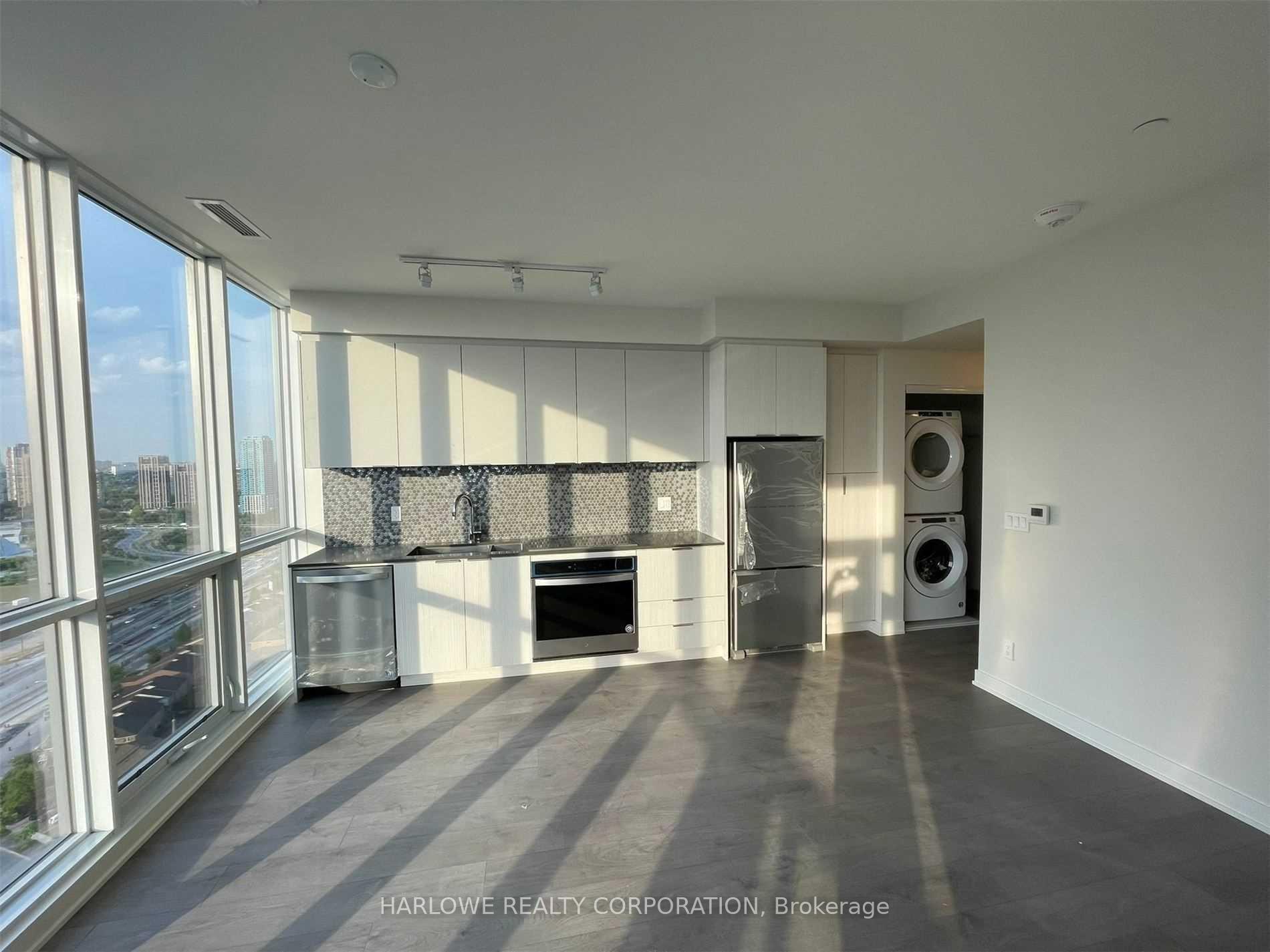 #PH02 – 2 Sonic Way, Toronto, ON M3C 0P2