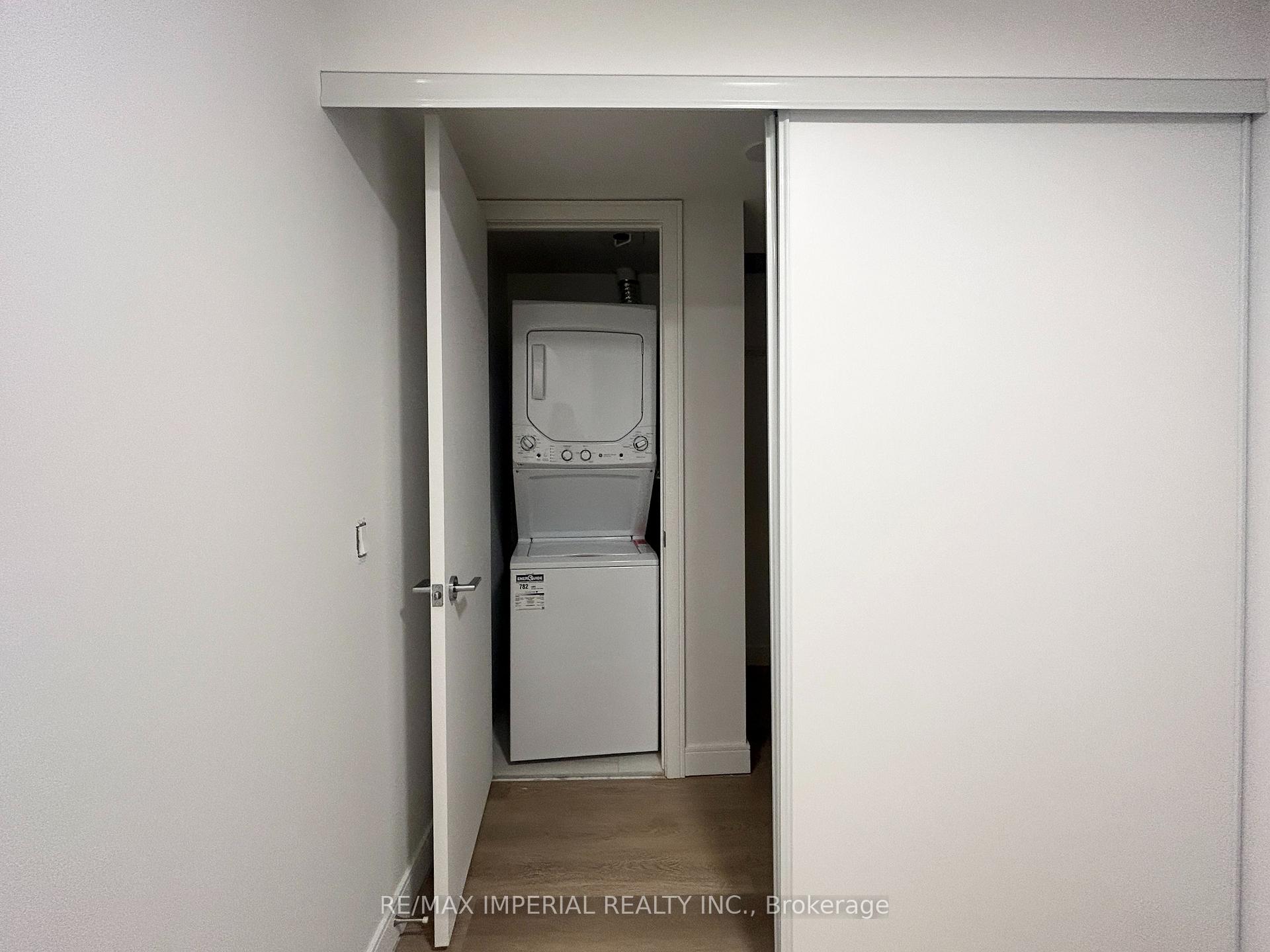 2 Bedrooms Condo at 1 Jarvis, Hamilton For sale