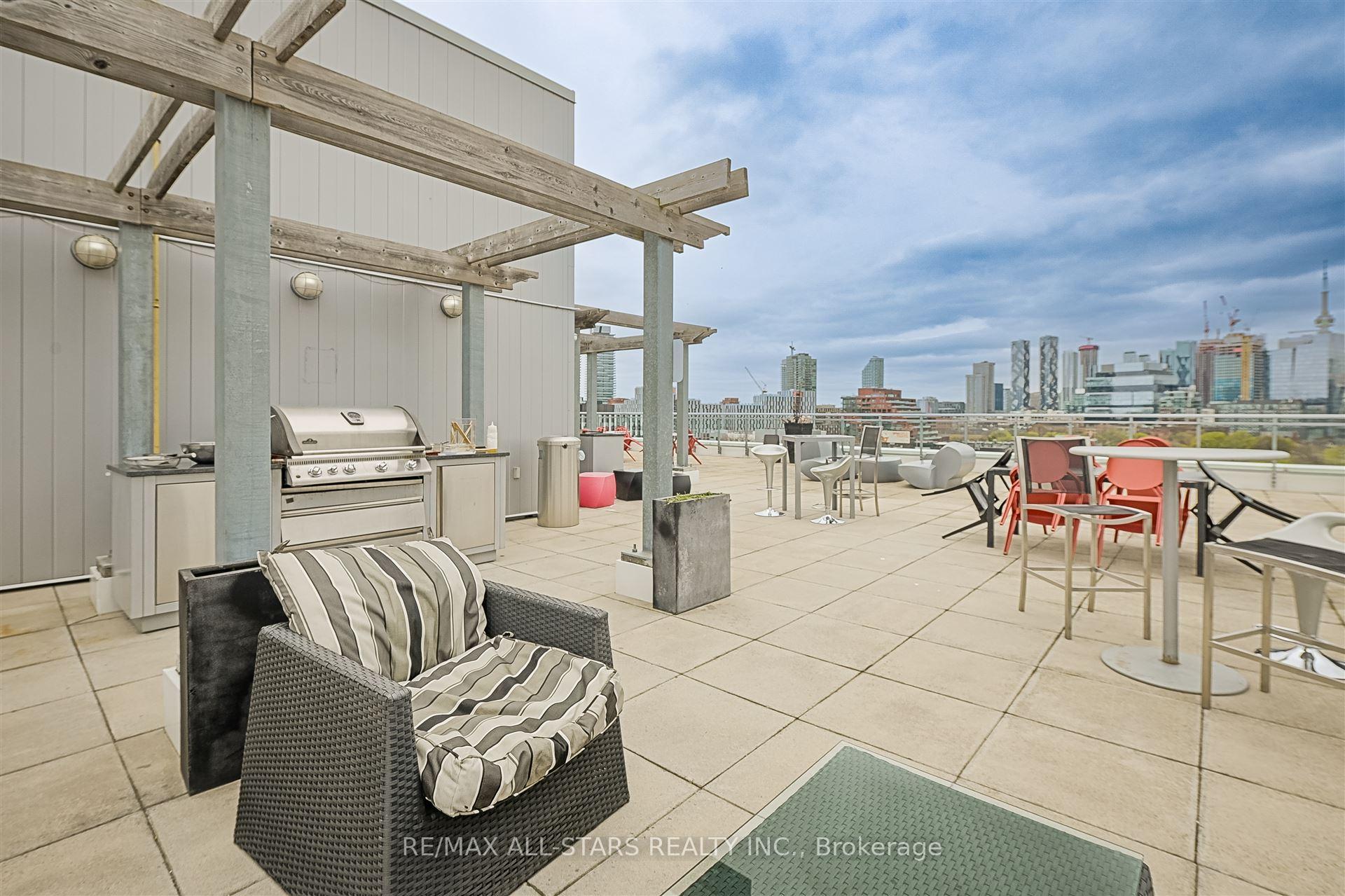 2 Bedrooms Condo at 510 King, Toronto For sale