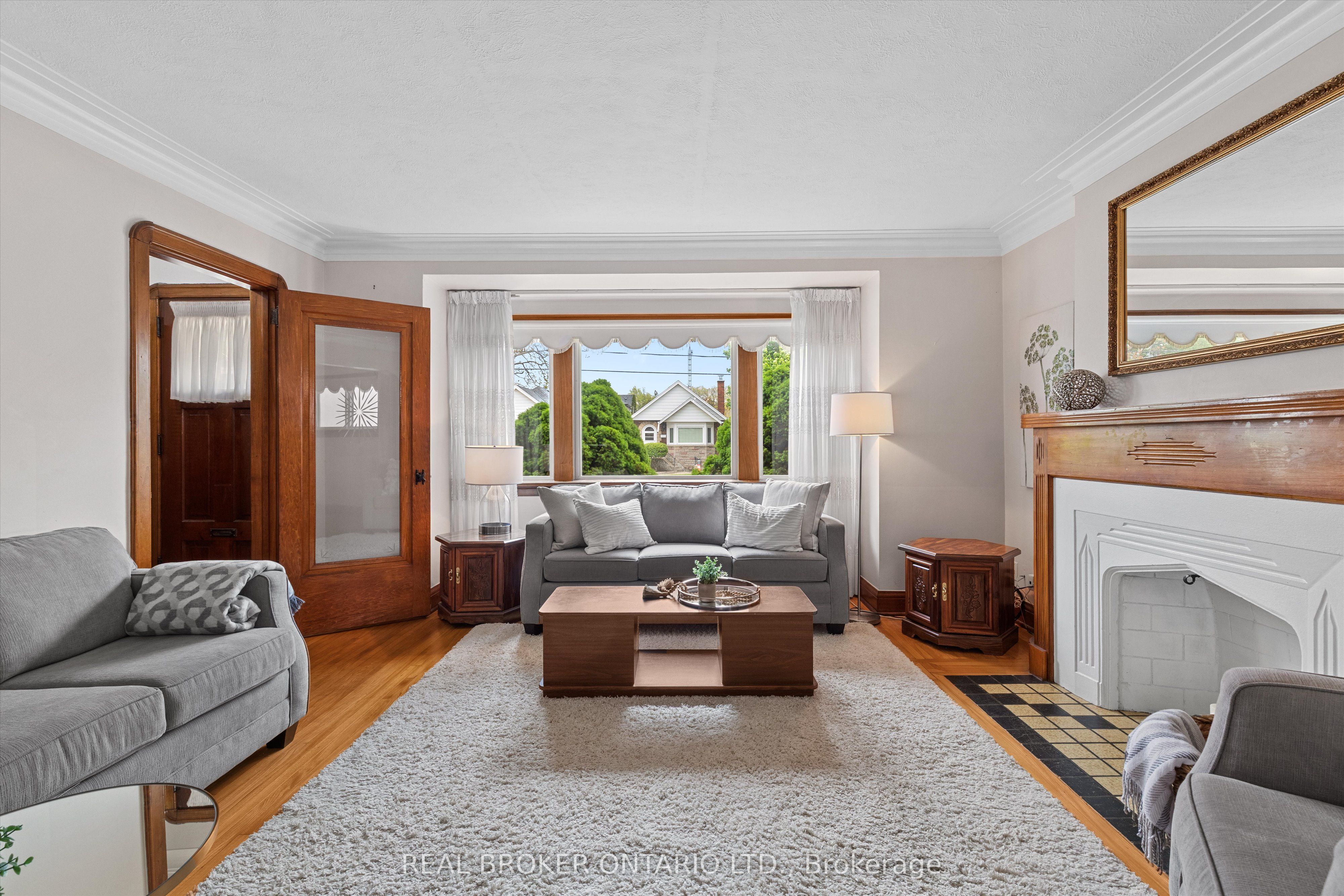 882 Coxwell Avenue